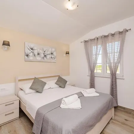 Luxury With Heated Pool, Jacuzzi And Sauna Privlaka (Zadar)