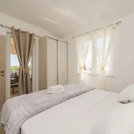 Luxury With Heated Pool, Jacuzzi And Sauna *