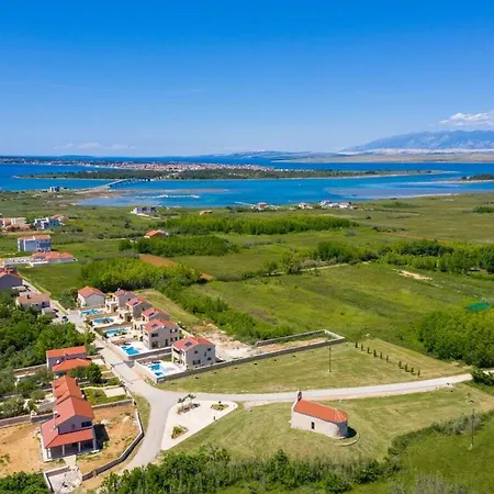 Luxury With Heated Pool, Jacuzzi And Sauna Privlaka (Zadar)