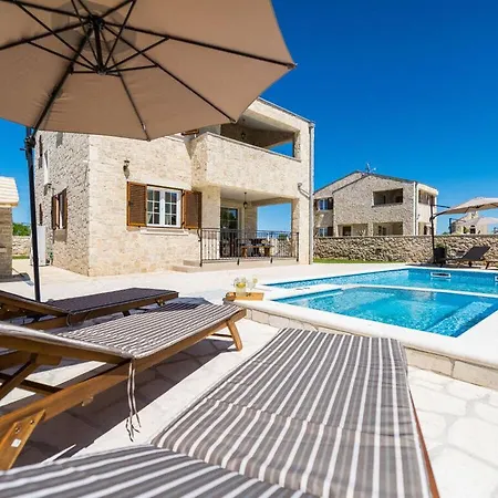 Luxury With Heated Pool, Jacuzzi And Sauna * Privlaka (Zadar)