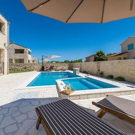 Luxury With Heated Pool, Jacuzzi And Sauna Privlaka (Zadar)